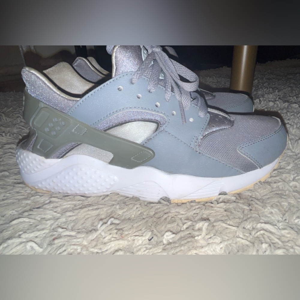 Grey Nike Huarache Big Kids 6